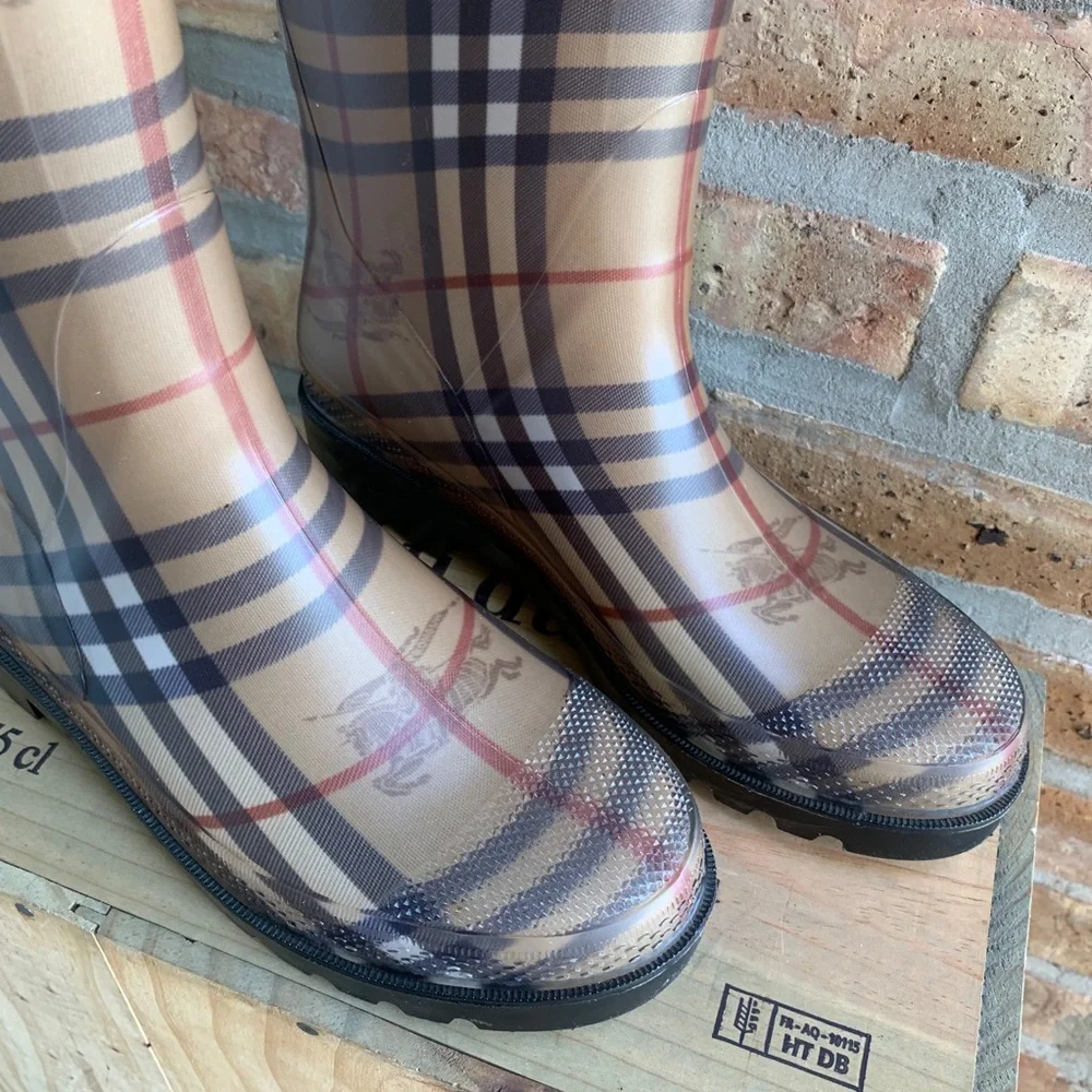 Burberry tall glossy